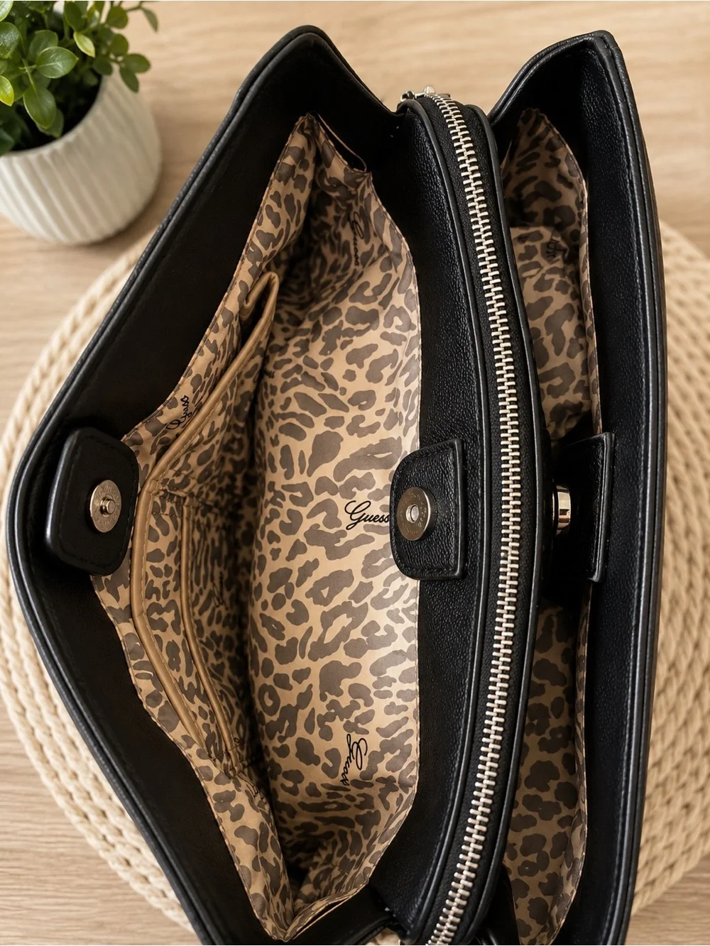 Guess beautiful structured